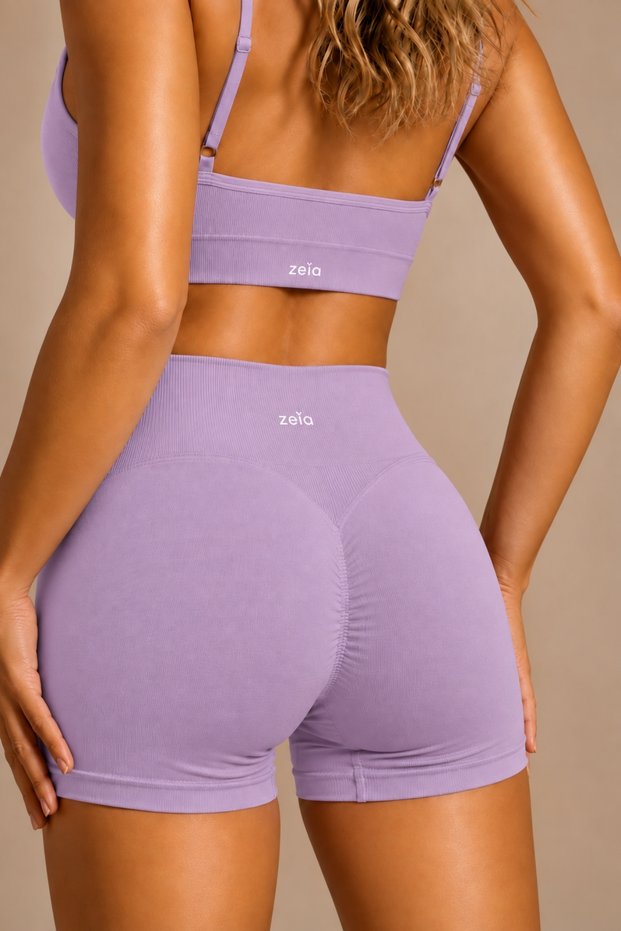 Cute Model Women Seamless Scrunch High Waist Sports Shorts Leggings