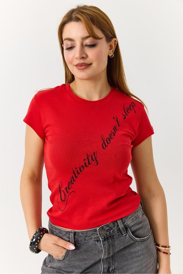 Red Stretch Fabric Crew Neck Short Sleeve Basic Form Black Text Printed T-Shirt