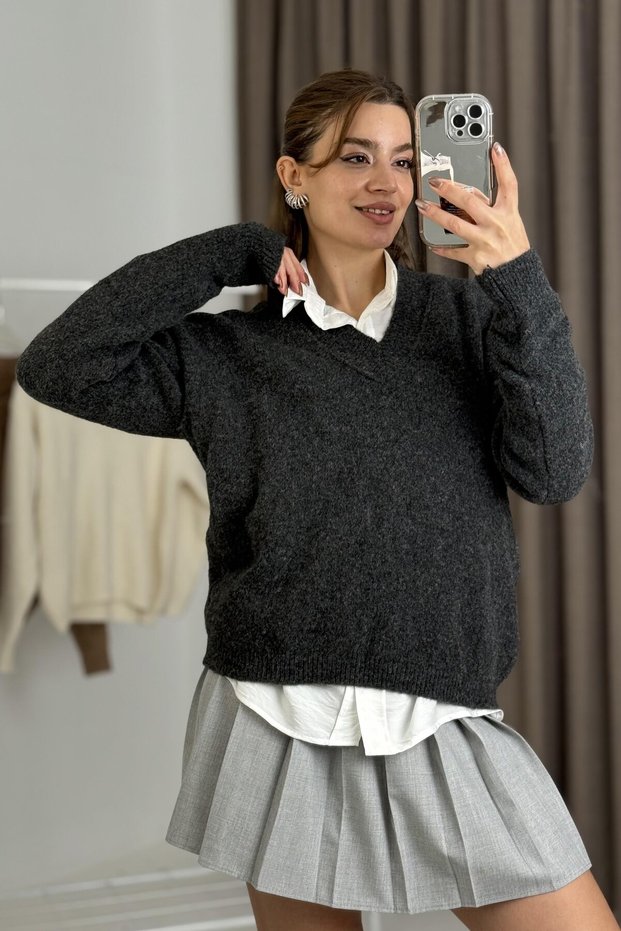 Anthracite Thin Knitwear Fabric V-Neck Long Sleeve Relaxed Fit Easy to Combine Knitted Sweater