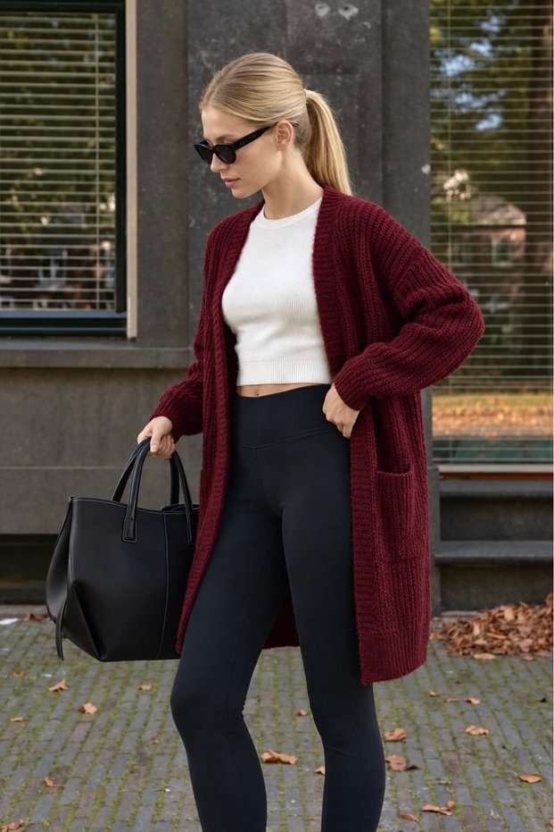 Women's Long Oversize Thick Knit - Soft Casual Knitwear Cardigan - with Pockets - Burgundy