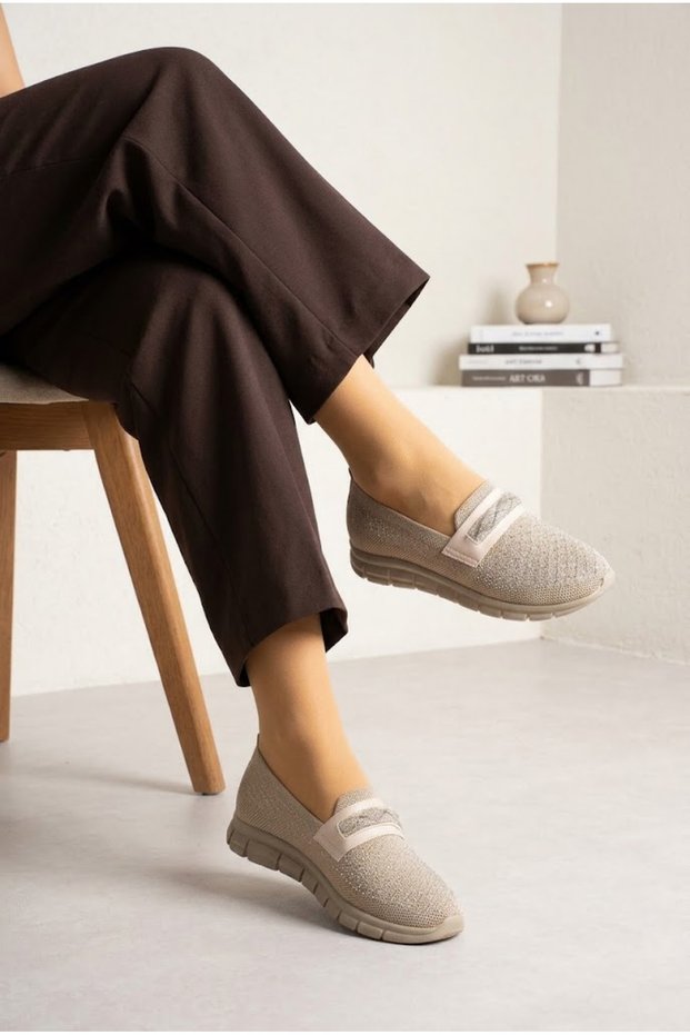 Stone Detailed Wedge Heel Shoes