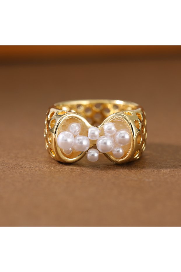 6 GOLD Creative and Unique Hollowed-Out Artificial Imitation Pearl Ring Made of Copper. Suitable for