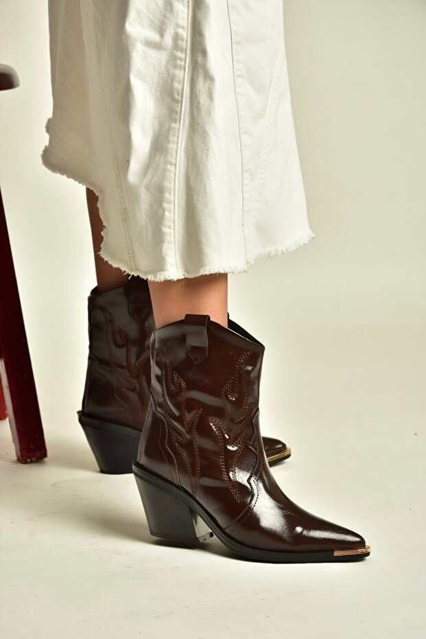 Z920241160 Brown Rustic Thick Heeled Cowboy Model Western Women's Boots
