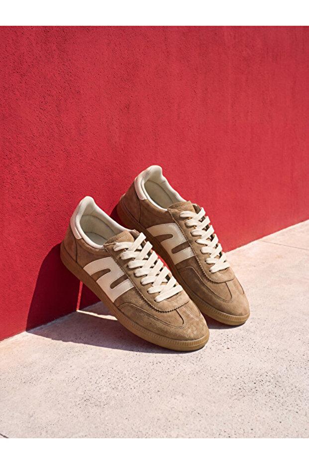 Esvab • Modern & Distinctive Suede Women's Sneakers