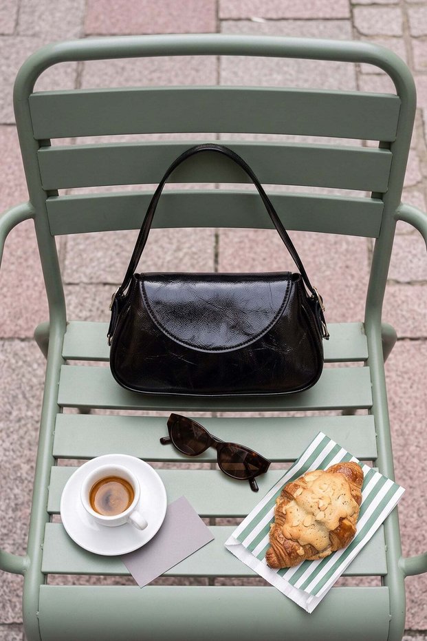 Black Wrinkled Patent Leather D54 Snap Closure Single Compartment Adjustable Strap Baguette Women's Hand and Shoulder Bag