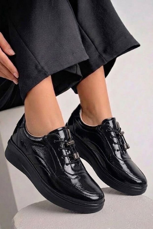 Women's Soft Comfortable Sole Seasonal Elastic Laces Daily Casual Sneaker Women's Shoes