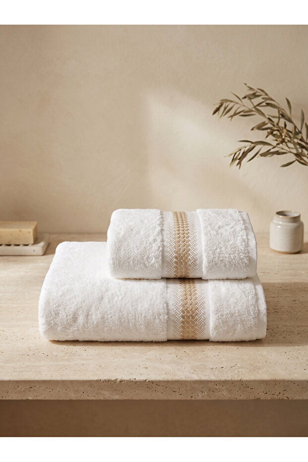 Katrina Set of 2 Embroidered Bath Towels