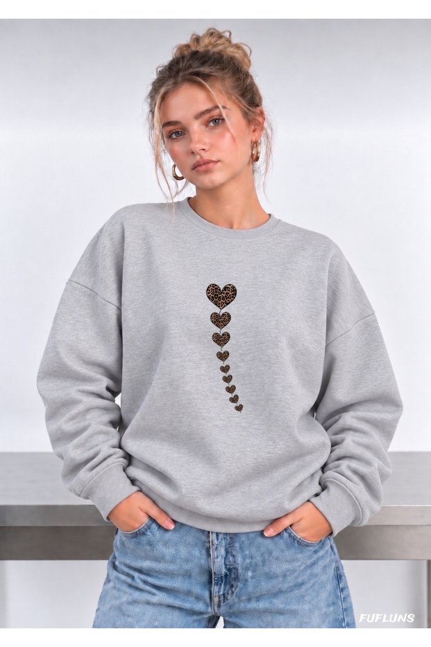 Leopard Hearts Printed Oversized Women's Crewneck Sweatshirt