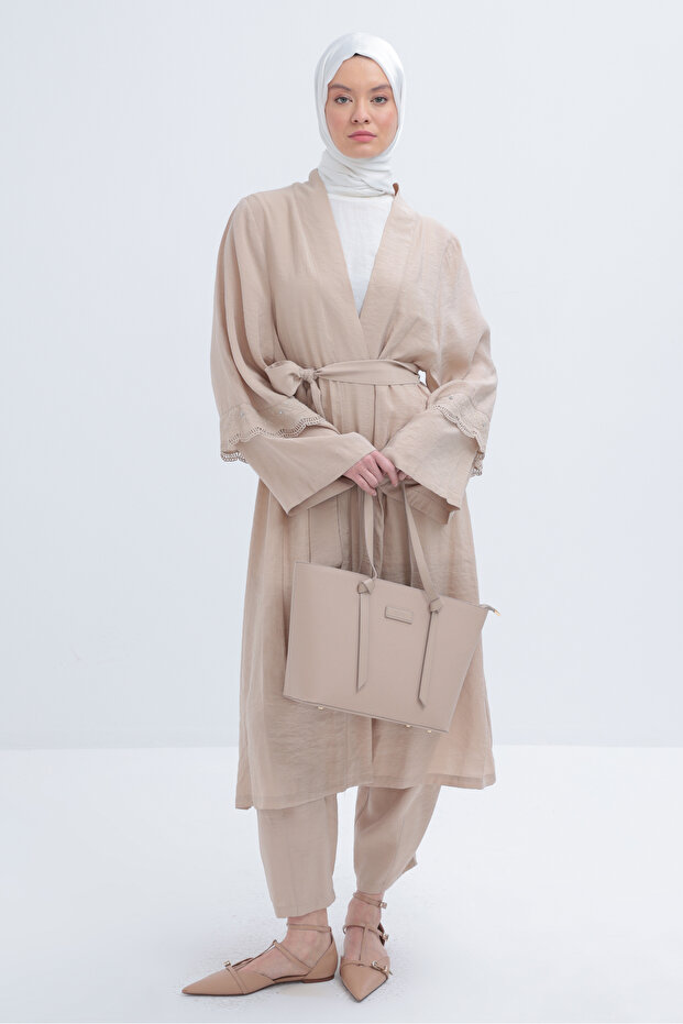 Kimono with scalloped sleeve detail
