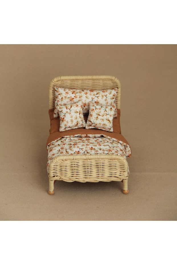 natural 1:12 Miniature Simulated Rattan Crib with Bedding Three-Piece Set Suitable for Children's Pl