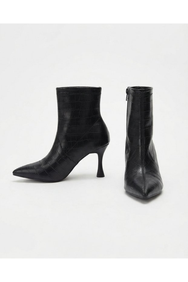 Women's pointed toe ankle boots / sock boots with stiletto heels