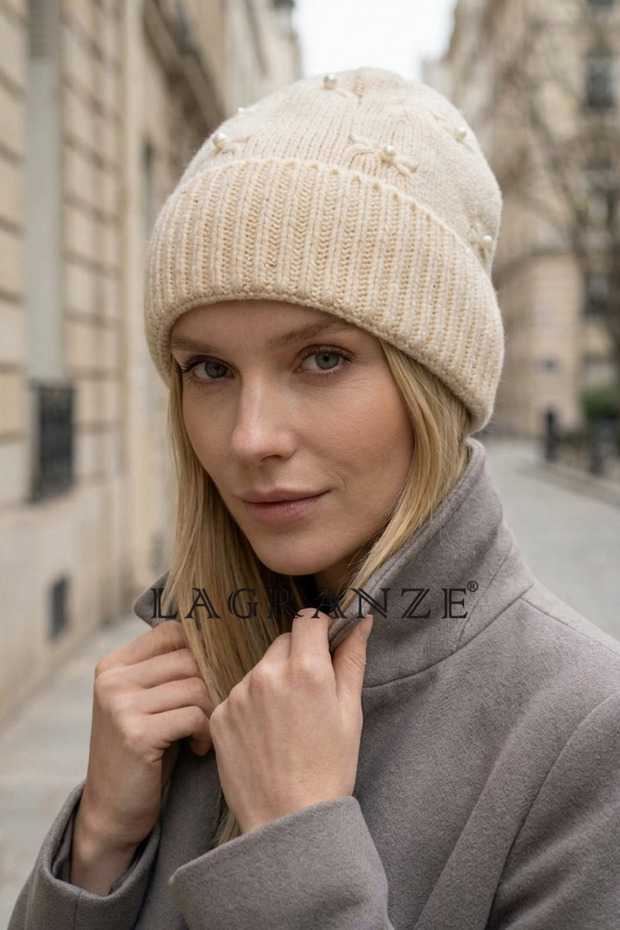 Self-Fashioned Bow Patterned Women's Beanie with Pearls