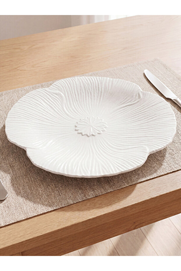 I Flower-Shaped Embossed Serving Plate from Freezen Store