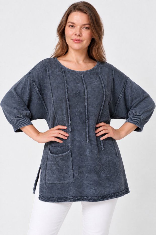 Women's Italian Style Oversized Knitwear Blouse with Bat Sleeves and Side Slits with Pocket Detail