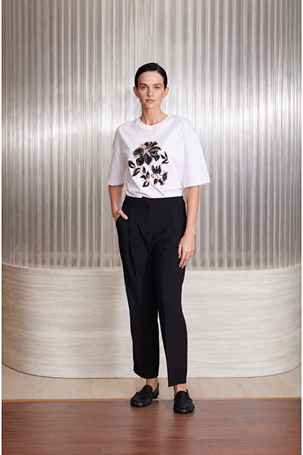 5335 Floral Embroidered Tshirt
