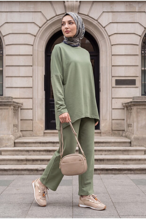 Round Neck Oversize Lycra Combed Cotton Suit with Long Pants and Pockets on the Back - Green