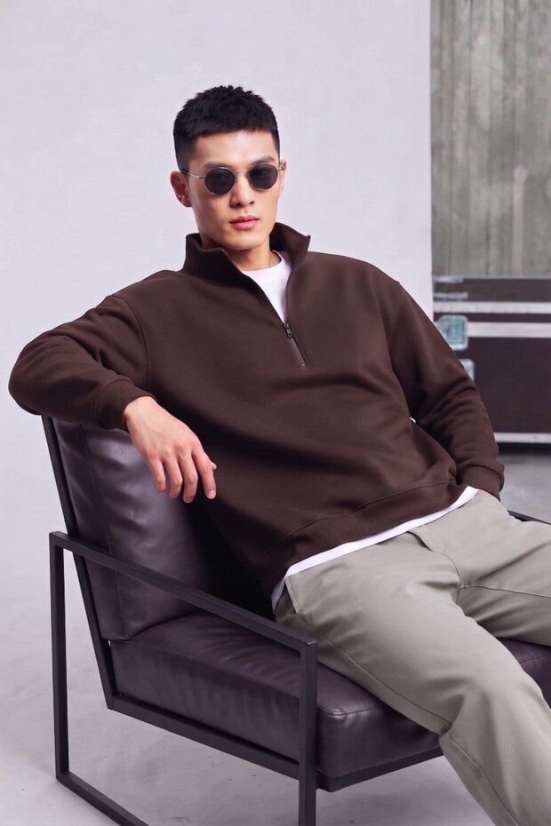 Men's Regular Fit Stand Collar Half Zipper 3 Thread Sweatshirt