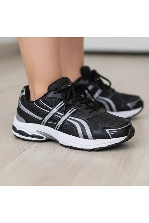 389 Young Black Comfortable Sneaker