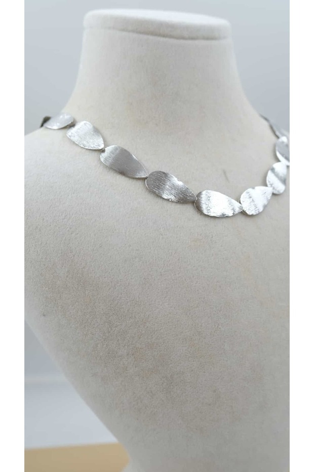 Leaf Model Sequin Necklace