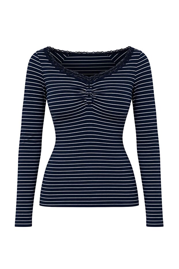Lacivert Çizgili Fitted/Vücuda Oturan Dantel Detaylı Düğmeli Örme Bluz TWOAW27BZ00297