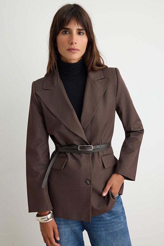 Kahverengi Kemerli Çizgili Rahat Kalıp Blazer Ceket TWOAW27BC00061
