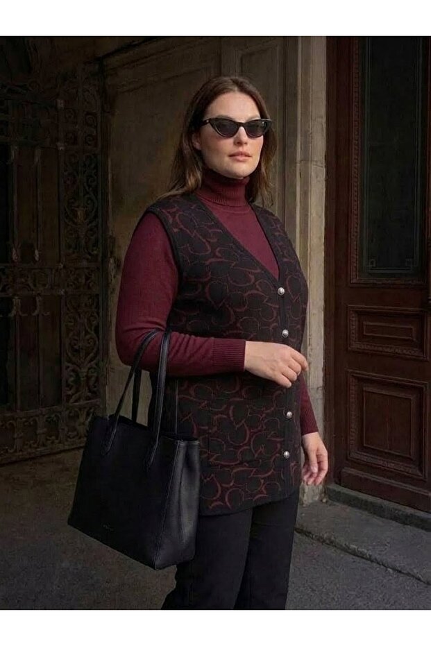 Classic Steel Knitted Tricot Vest with Heart Pattern and Buttons