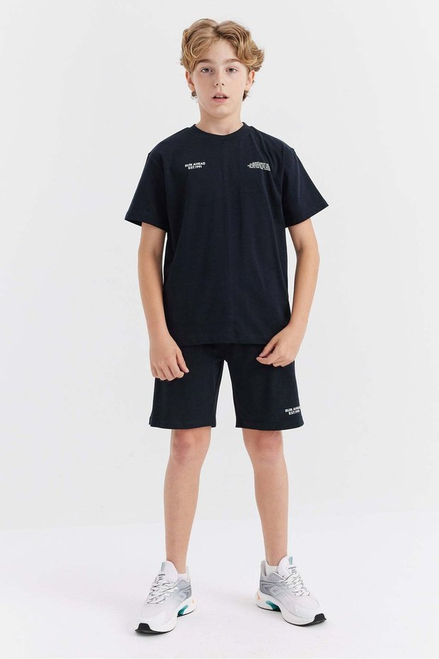 Boy's 2-Piece Set with Front Seam Detail
