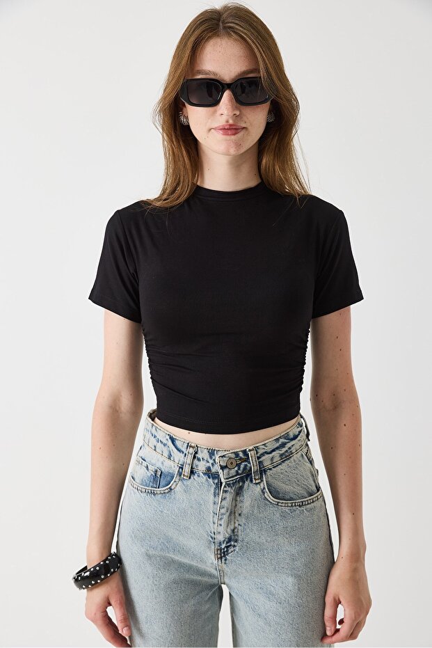 Black Combed Cotton Fabric Crew Neck Short Sleeve Side Gathered Slim Fit Crop Blouse
