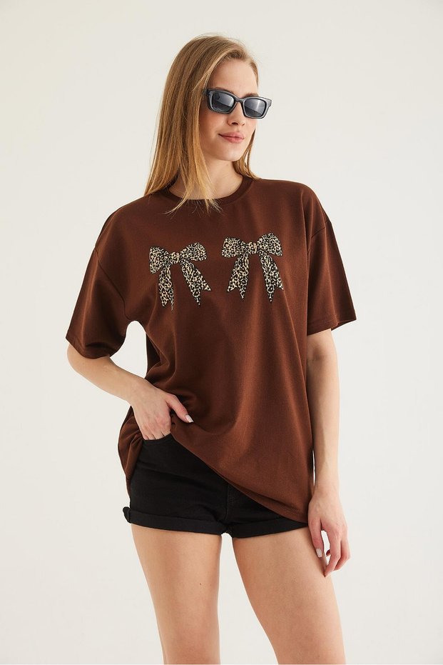 Brown Cotton Crew Neck Short Sleeve Basic T-Shirt with Ribbon Print Detail