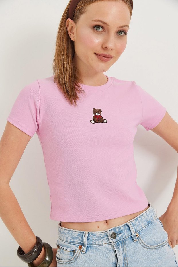 Pink Cotton Stretch Fabric Crew Neck Short Sleeve Cropped Knitted Blouse with Teddy Bear Embroidery Detail