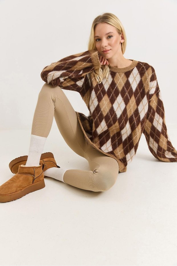 Brown Furry Flexible Textured Crew Neck Oversize Diamond Pattern Knitwear Knitted Sweater