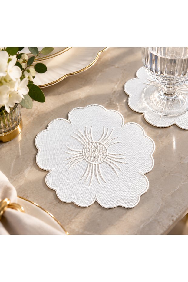 6 Pieces of Floral Pattern Embroidered Linen Coasters - Special Stain-Resistant Fabric Cocktail Napkin Set