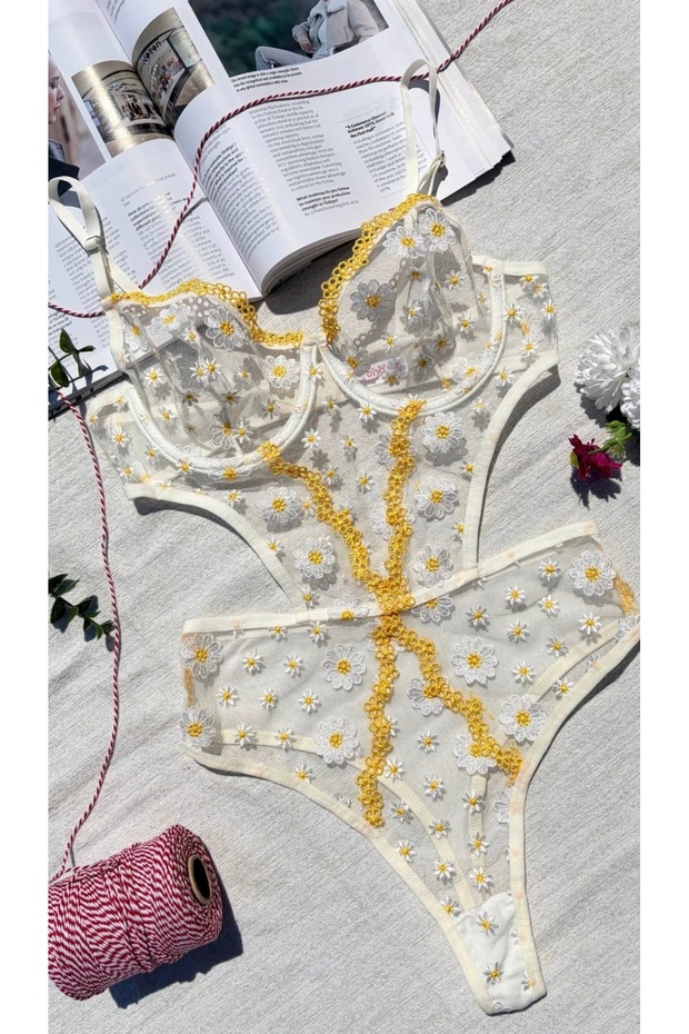 Dantel bodysuit