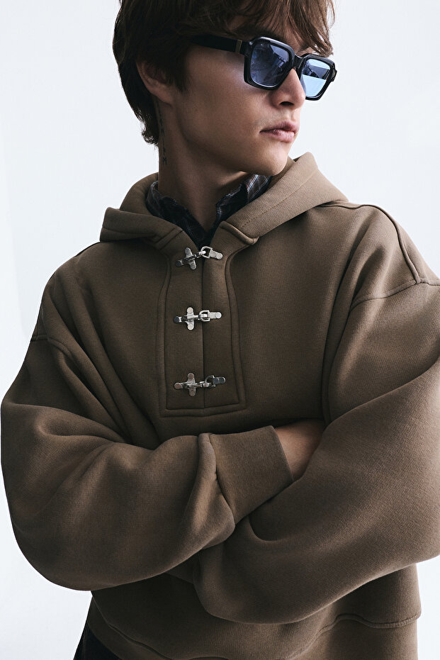 Boxy Fit Metal Clip Closure Sweatshirt