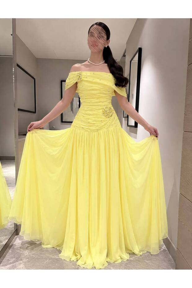 Manal's dress