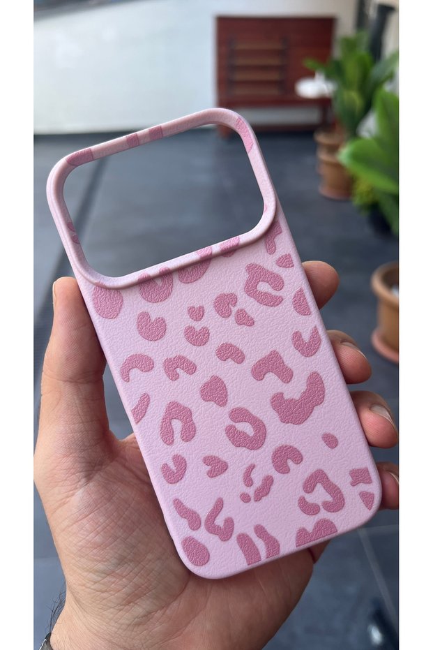 Compatible with iPhone 17 Pro / 18 Pro - Silicone Pink Leopard, Patterned Protective Serrated Case