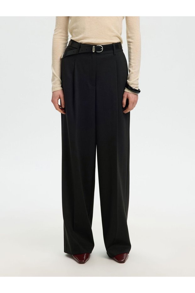 Weit geschnittene Hose mit hoher Taille