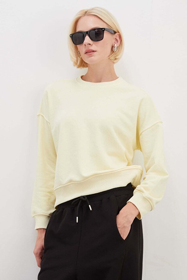 3 Threaded Basic Crew Neck Sweatshirt Without Embellishments