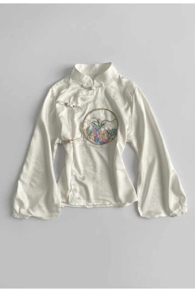 بلوزة كيباو مطرزة بأكمام طويلة