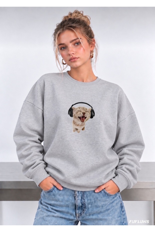 Oversize Women's Crewneck Sweatshirt with Cat Print and Headphones
