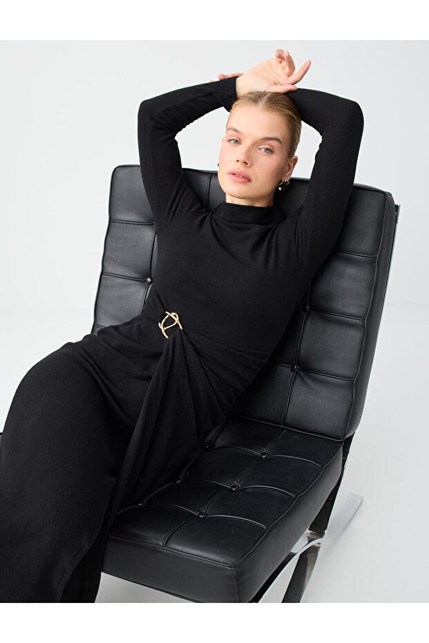 Black Accessory Detailed Crew Neck Midi Dress