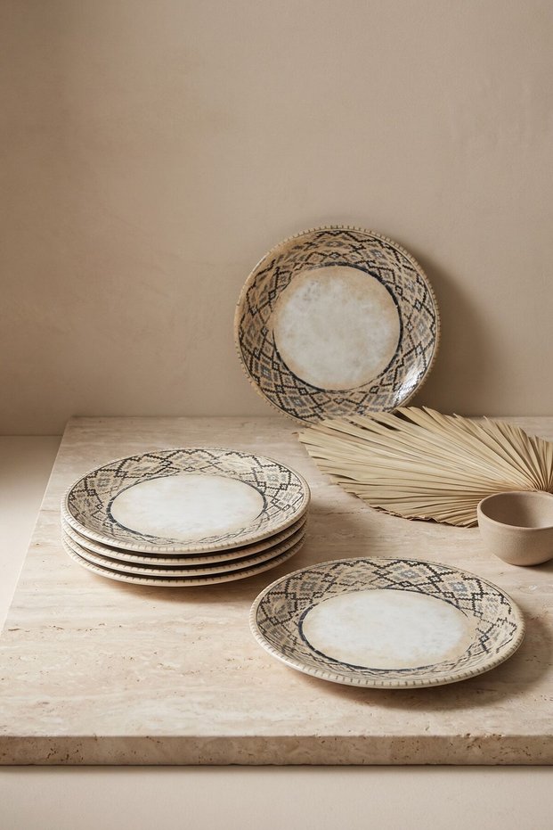 Rug 6-Piece Porcelain Serving Plate Set 25 cm - Pattern and Color Guaranteed