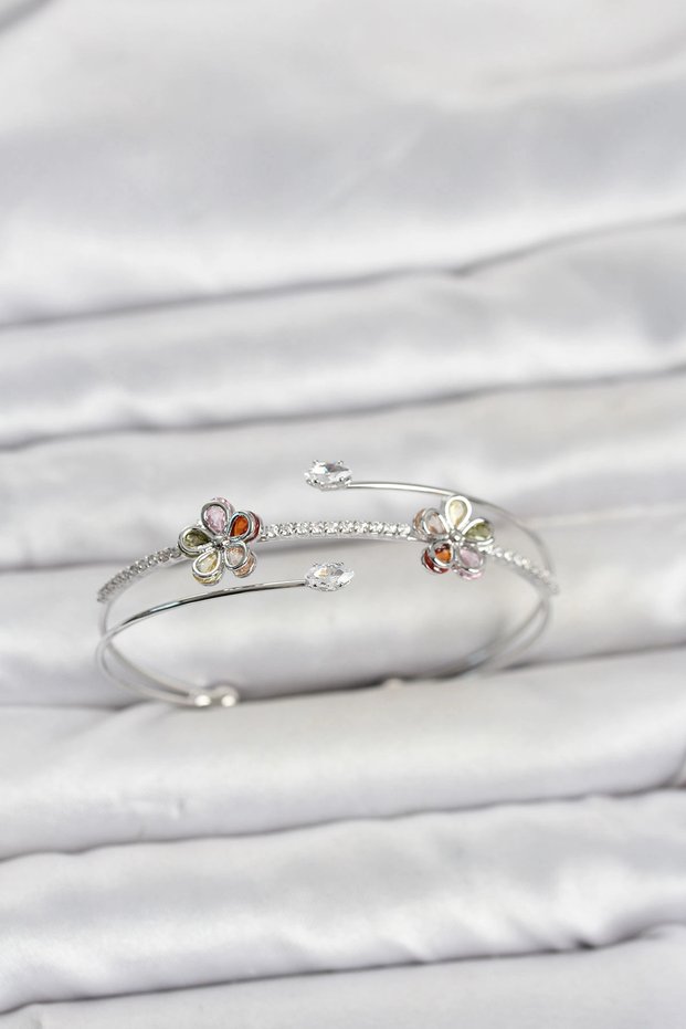 Silver Color Brass Zircon Stone Flower Model Women's Bracelet Tj-Bb8522