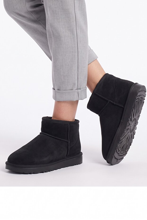 Warm, Water-Resistant Women's Winter-Spring Daily Use Short Mini Thin-Soled Boots with Fur Inside.