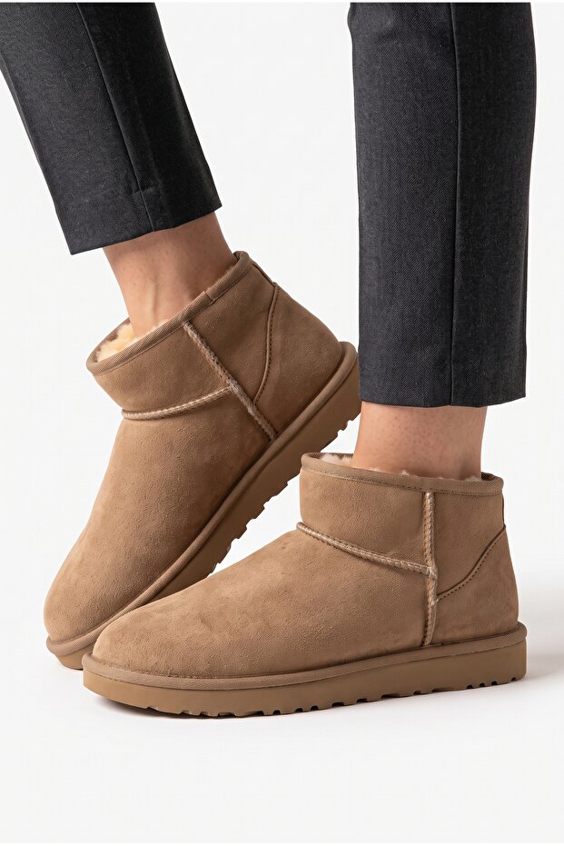 Warm and Water-Resistant Women's Autumn and Winter Daily Use Trendy Short Mini Thin-Soled Boots with Fur Inside