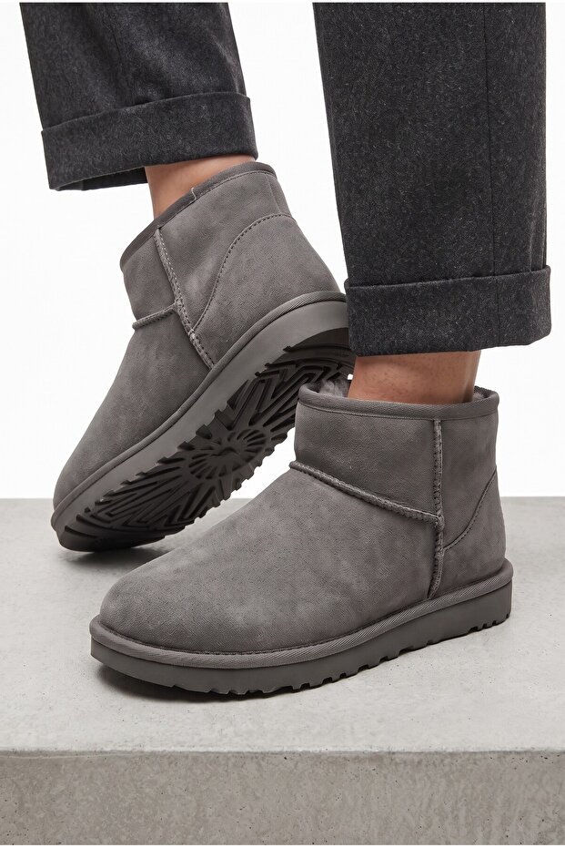 Warm and Water-Resistant Women's Autumn and Winter Daily Use Trendy Short Mini Thin-Soled Boots with Fur Inside