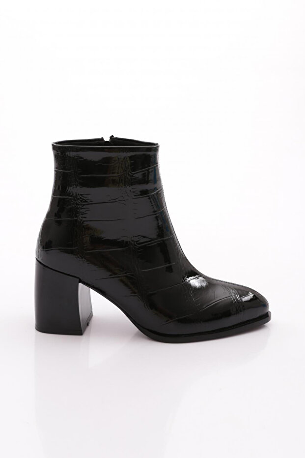 945 Women's Heeled Boots