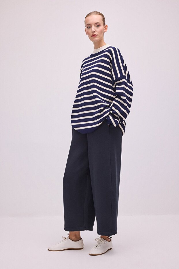 Wide-Letched Tracksuit with Elastic Waist