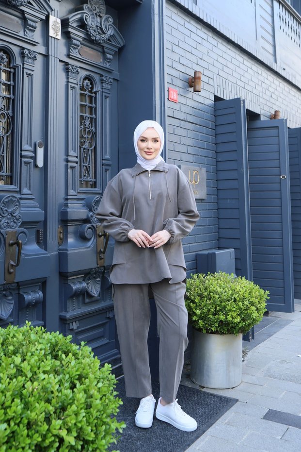 Tencel Suit with Zippered Collar