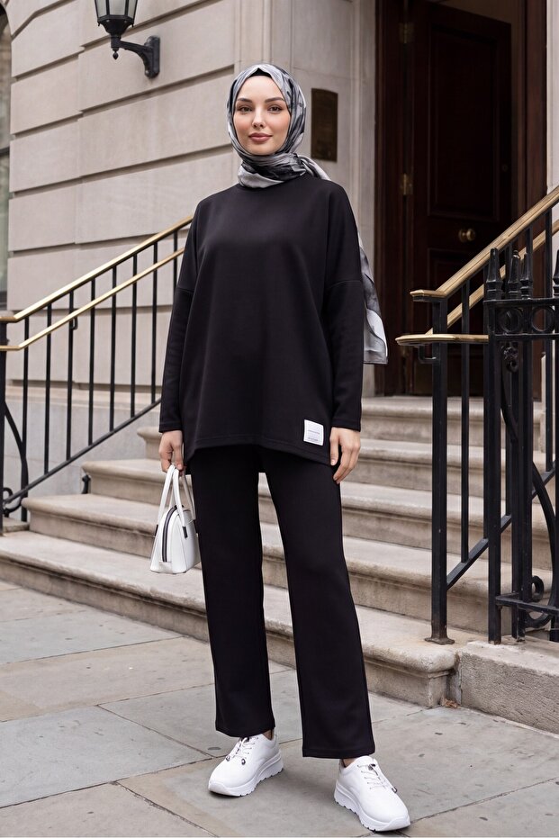 Round Neck Oversize Lycra Combed Cotton Suit with Long Pants and Pockets on the Back - Black